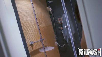 Kitana Lure's steamy panty-shaking adventure in the bathroom - sexu.com