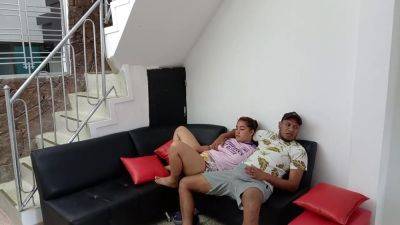 Cogiendo En El Sillon De Mi Casa Con Mi Novio A Escondidas De Mi Padrastro - hclips.com