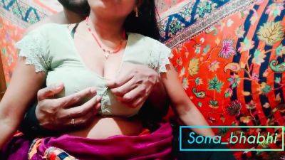 Indian Bhabhi Best Ever Boobs Press And Showing Boobs - desi-porntube.com - India