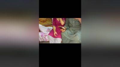 Di - Chachi Ki Chut Ki Piyaas Bhuja Di Chut Par Lagane Ke Liye Pad Lekar Gya Tha - desi-porntube.com