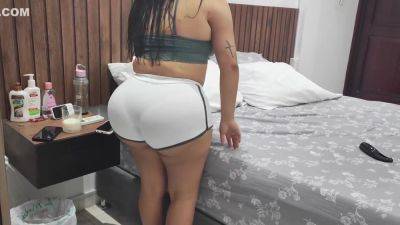 Madrastra Pervertida Mostrando Su Cono Gordo En Lycra (cameltoe) Su Hijastro No Resisto - hotmovs.com