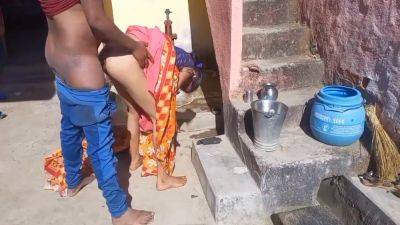 Deshi Village Bhabhi Outdoor Hindi Sex - desi-porntube.com - India