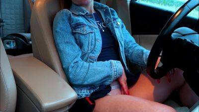 Sexy Mommy Hid In The Car To Masturbate - hclips.com