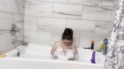 Big Tits And Glasses In The Bathtub - hclips.com