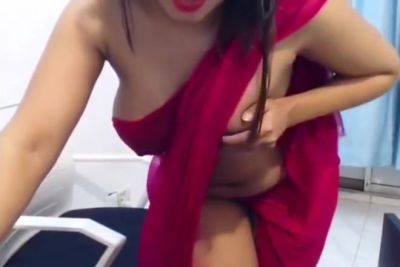 Indian Bhabhi Is Showing Her Boobs & Vagina In Public - desi-porntube.com - India