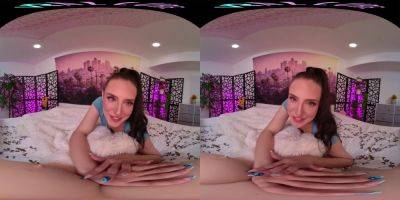 Your beautiful girlfriend puts on a show for you in virtual reality - hotmovs.com
