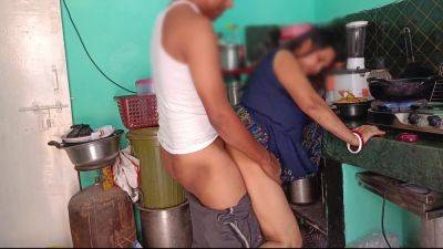 Stepbrother Fucks Salu Bhabhi In The Kitchen - desi-porntube.com - India