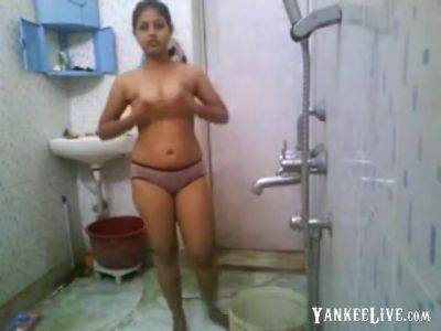 Stupid Bengla Desi Boy Setup Cam Not Elder Sisters Bath - hclips.com - India