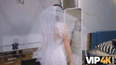 VIP4K. Bride cant resist and seduces him to fuck before wedding - hotmovs.com - Czech Republic