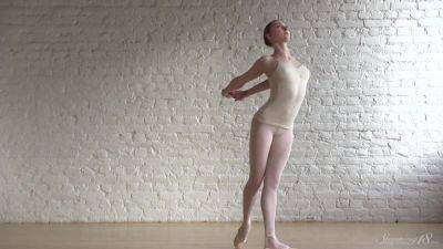 Annett A - Naked Ballet - upornia.com