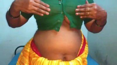 Desi Aunty Showing Her Boobs - hclips.com - India