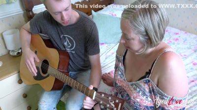 Mature Woman Fucking Her Guitar Tutor - hotmovs.com - Britain