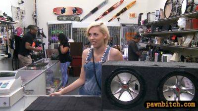 Hot Babe Sells Her Bfs Subwoofer And Fucked By Pawn Man - hclips.com
