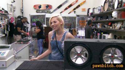 Hot Babe Sells Her Bfs Subwoofer And Fucked By Pawn Man - hclips.com