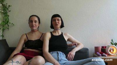 Berliner Fashion Girls Beim Intimen Queer-rendezv - hclips.com