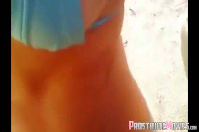 Getting A Blowjob At The Beach - hclips.com
