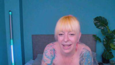 Piggy Mouth In Fully Tattooed British Alternative Slut Squirti - hclips.com - Britain