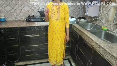 Desi Bhabhi Kitchen Me Khana Bana Rhi Thi Tbhi Dever Ne Piche Se Li Bhabhi Ki - hclips.com - India