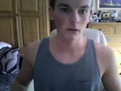 Cute amateur twink shows his big dick on webcam - drtuber.com