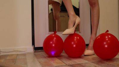 Heels Crush Balloons Crushing Heels - voyeurhit.com