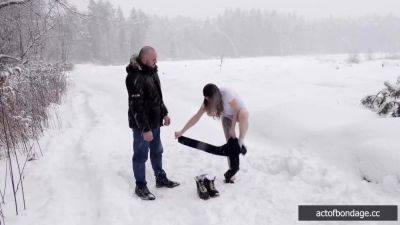 Vika Tied Up In The Snow - upornia.com