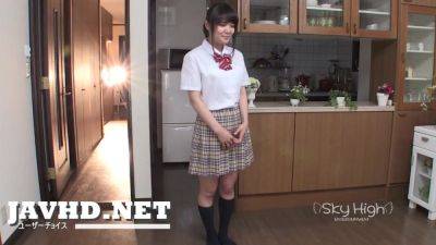 Be amazed by a sweet schoolgirl’s impeccable Japanese oral skills - hotmovs.com - Japan