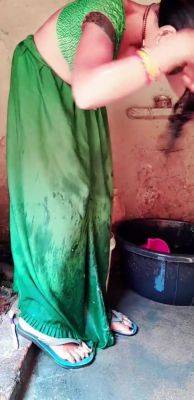 Sexy Wife In Village Bhabhi Kaise Nahati Hai - upornia.com