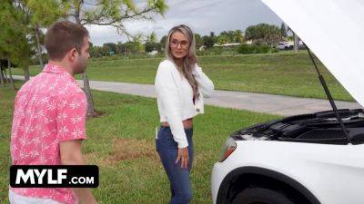 Free Premium Video Gets Stranded By The Side Of The Road Because Her Car Broke Down & She Has No Idea What To Do - videomanysex.com
