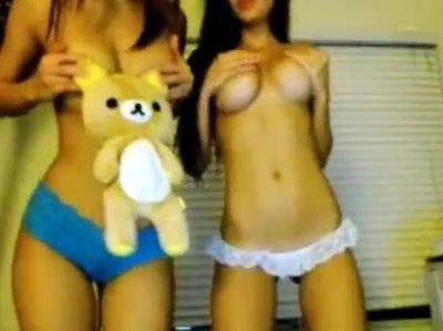 cute blonde amateur webcam teen showing - drtuber.com