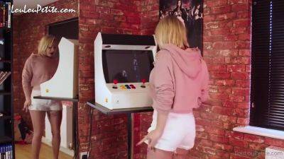 Loulou Plays Mortal Kombat - Loulou Petite - upornia.com