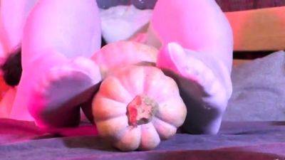 mistresslegs - Nylon Feet Rubbing The Big Pumpkin - drtuber.com