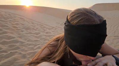 il se fait sucer dans les dunes par sa copine - txxx.com - France