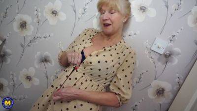 Mature Blonde UK Housewife, Emily Jane, in Stockings Using Her Toy Solo - porntry.com - Britain