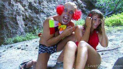 Busty Babe Gets Fucked By Clown Outdoors - videooxxx.com