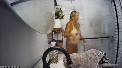 Joanne Tanner a Real Teacher Caught In the Shower - voyeurhit.com