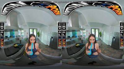 Sera Ryder - Sera Ryder gets breakfast from a virtual POV dick in VR! - sexu.com