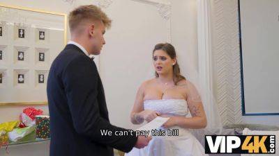 VIP4K. Bride spreads her legs in front of the wedding manager - txxx.com - Czech Republic
