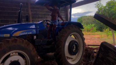 Invadi Um Trator Na Fazenda Do Meu Vizinho E Me Masturbei Gostoso 11 Min - hclips.com - Brazil