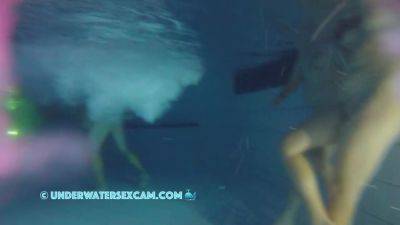 Between All The Horny People This Couple Has Real Sex Underwater In The Public Pool - hclips.com