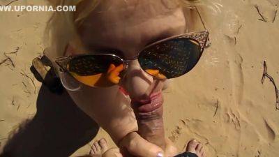 Blowjob On Beach - upornia.com