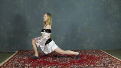 Sofya Belaya - Performer Spreading Legs - upornia.com - Russia