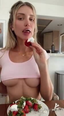 Gabby Epstein Underboob - hclips.com