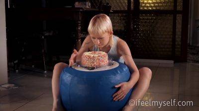 Blonde Masturbates With A Tasty Cake - upornia.com