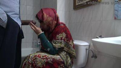 Hot Wife - A Raunchy Turkish Muslim Spouse's Encounter with a Black Immigrant in a Public Restroom - veryfreeporn.com - Britain - Turkey