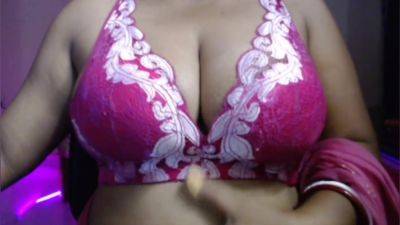 Sexy Lady Shakes Her Hot Big Boobs And Opens Her Bra - desi-porntube.com