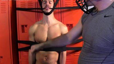 Strapped Bryan Cole Gets Sucked By Hunk Drake Jaden - drtuber.com