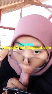 Jilbab Kocokin Pacar - drtuber.com