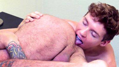 Hung ginger vers twink wrecks DILF hole - drtuber.com