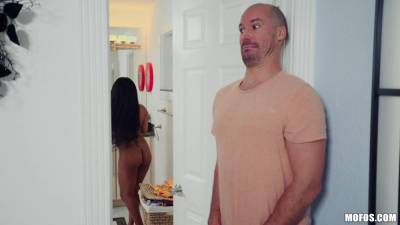 Latina leaves horny step brother to test her cunt a few rounds - hellporno.com