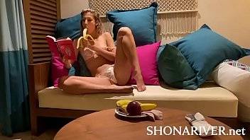 Blondie is masturbating with a banana - xvideos.com